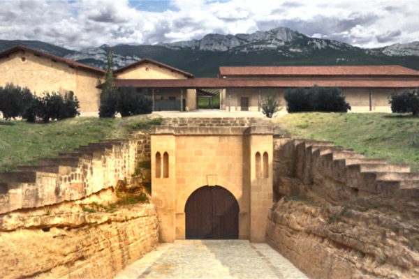 1bodega subt vinedos paganos bodega subterranea esculpida bajo el vinedo
